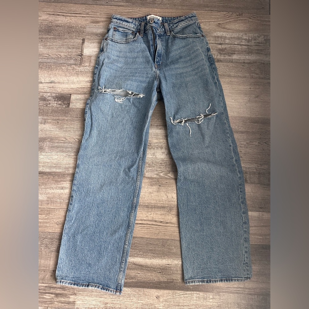 Abercrombie Curve Love The 90’s Relaxed Jean High Rise (29/8R)